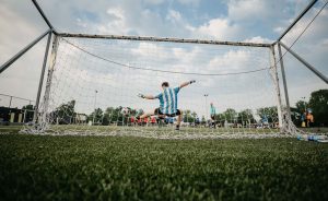 Futebol de Areia: O Jogo Vibrante Sob o Sol e a Brisa do Mar