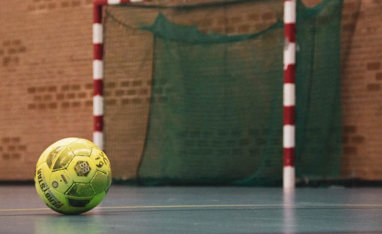 Futebol de Salão: A Magia Compacta e Eletrizante do Esporte Indoor